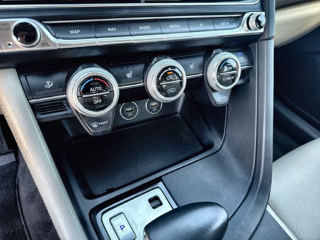 2022 Genesis G70 2.0T