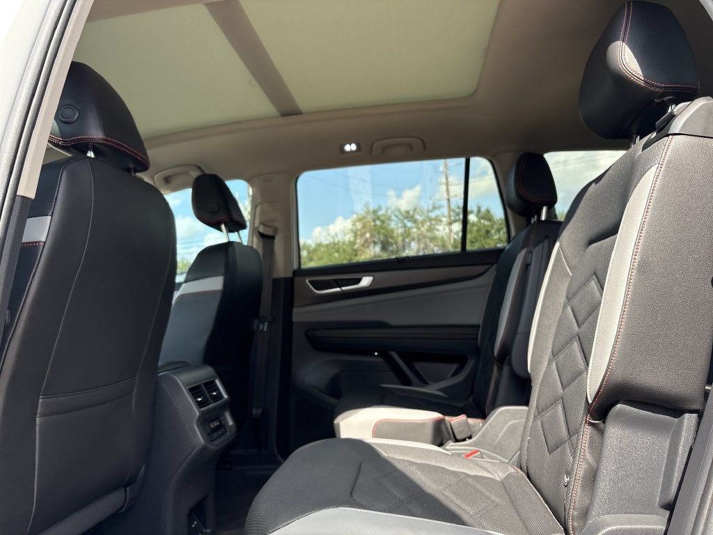 2024 Volkswagen Atlas 2.0T Peak Edition SEL