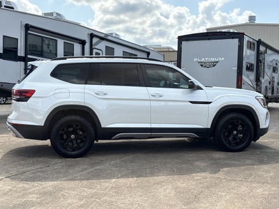 2024 Volkswagen Atlas 2.0T Peak Edition SEL