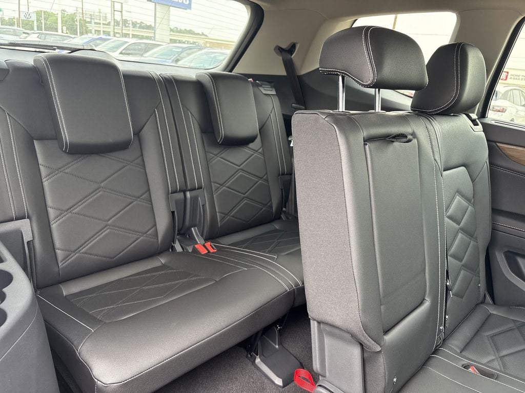 2025 Volkswagen Atlas 2.0T SE w/ Technology