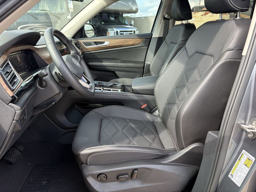 2024 Volkswagen Atlas 2.0T SE w/ Technology