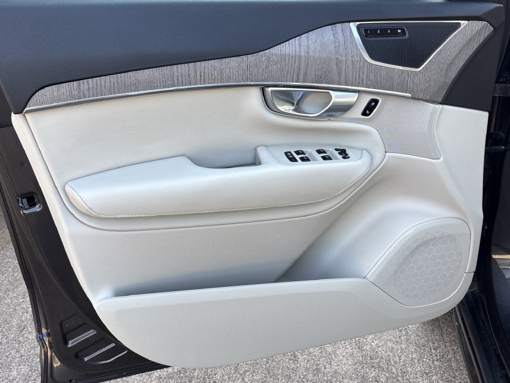 2024 Volvo XC90 B6 Plus Bright Theme