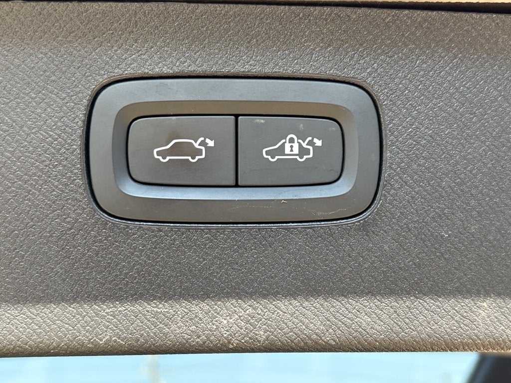 2024 Volvo XC90 B6 Plus Bright Theme