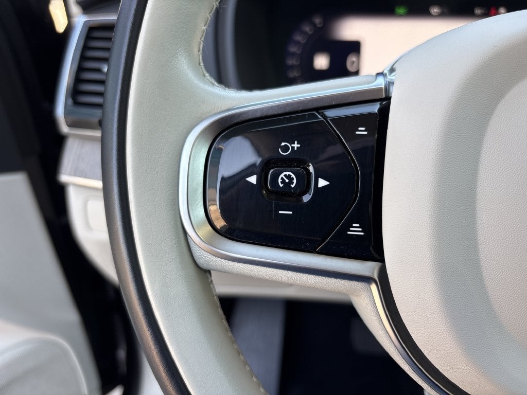 2024 Volvo XC90 B6 Plus Bright Theme
