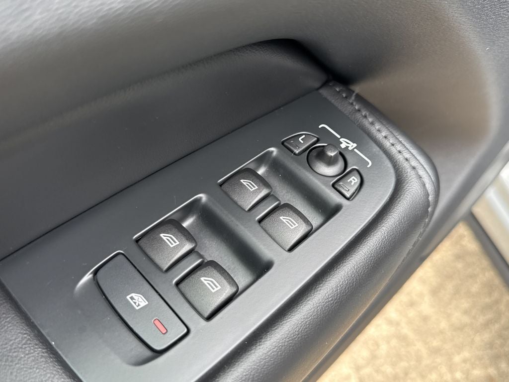 2024 Volvo XC60 B5 Core