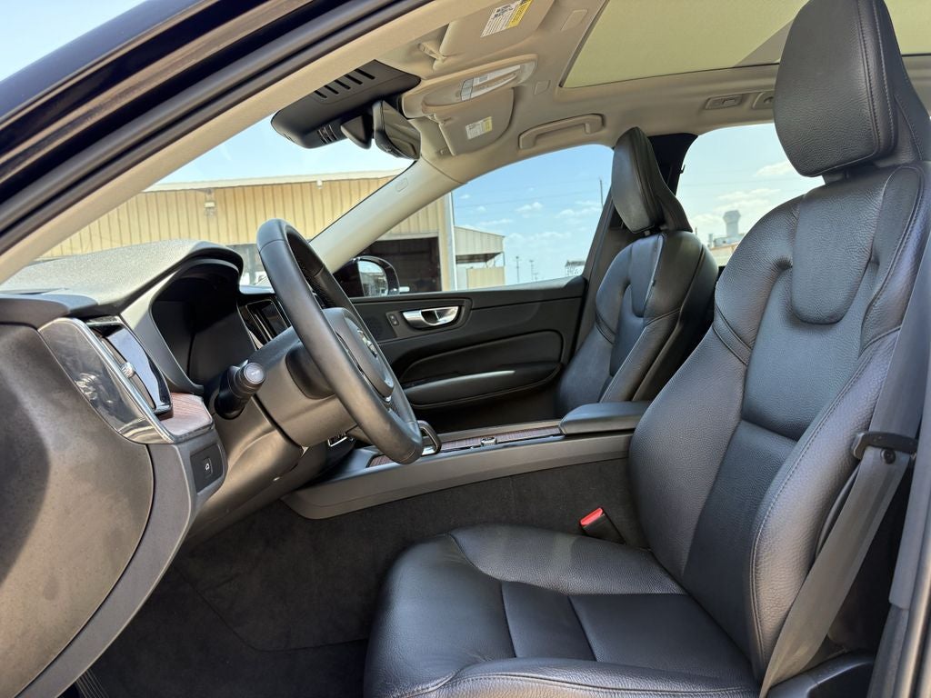 2024 Volvo XC60 B5 Plus Dark Theme