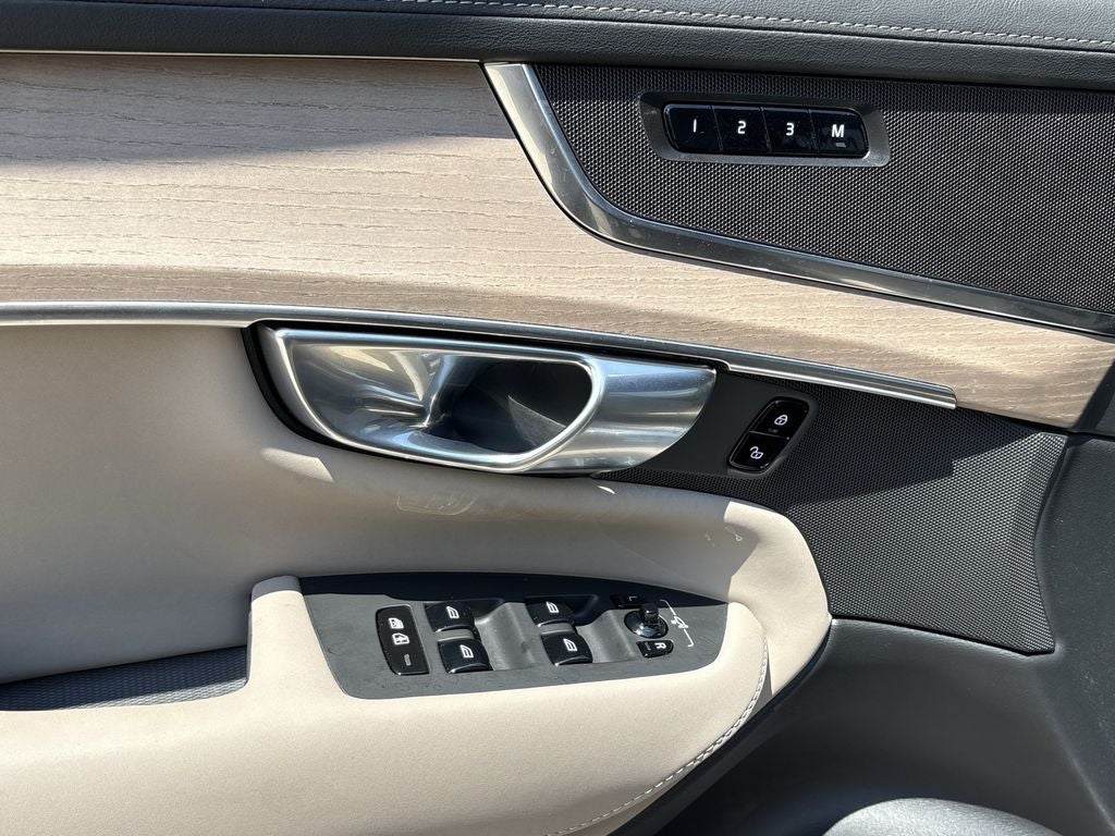 2026 Volvo XC90 B5 Plus