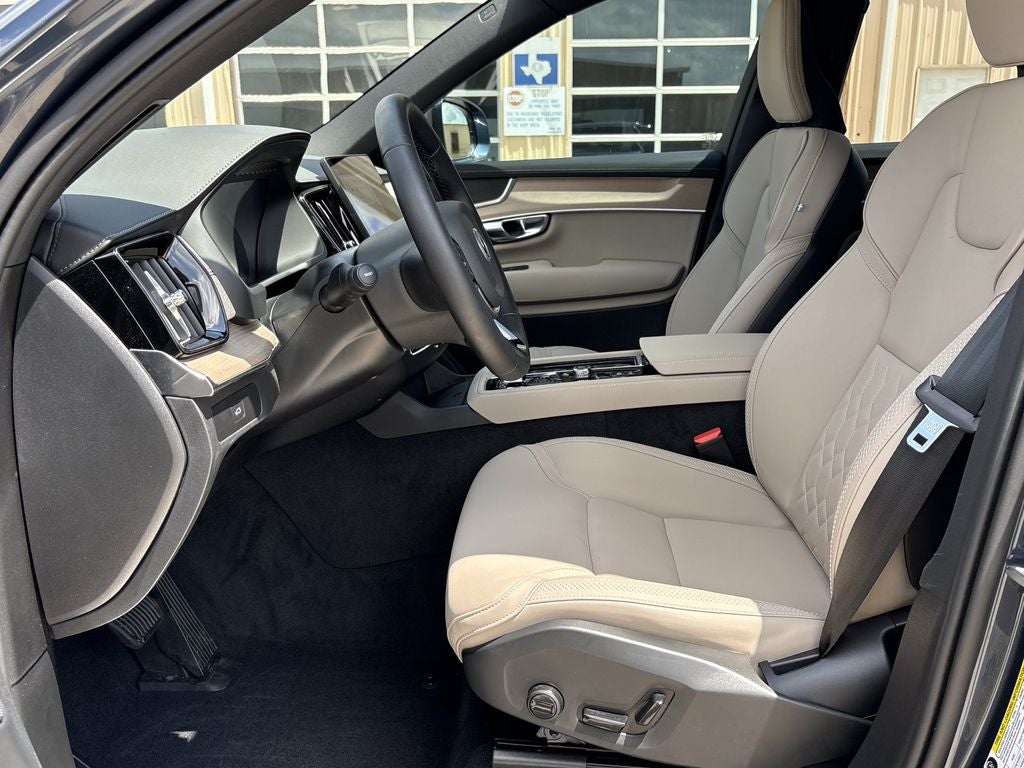2026 Volvo XC90 B5 Plus