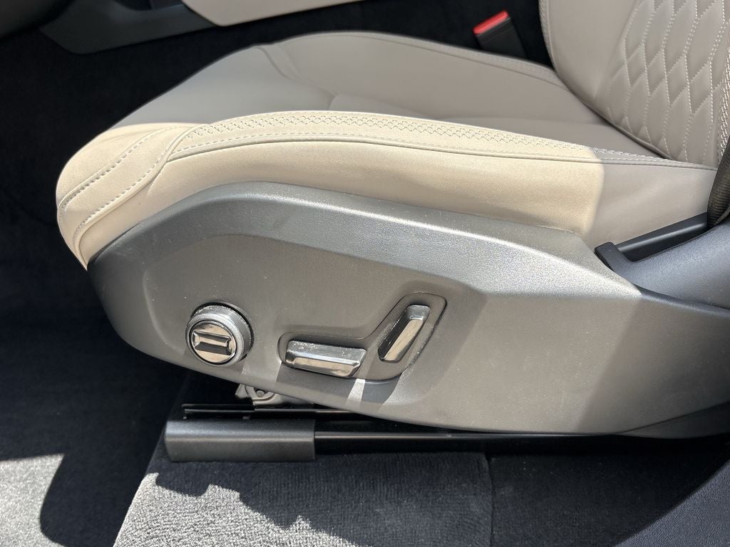 2026 Volvo XC90 B5 Plus