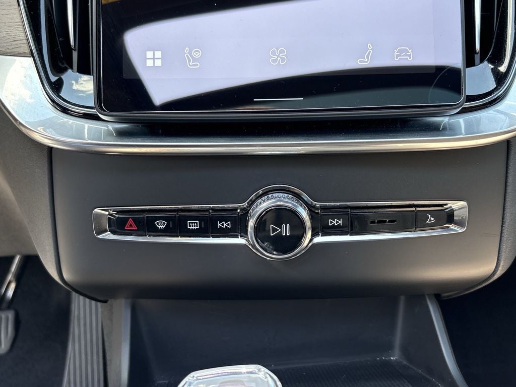 2026 Volvo XC90 B5 Plus