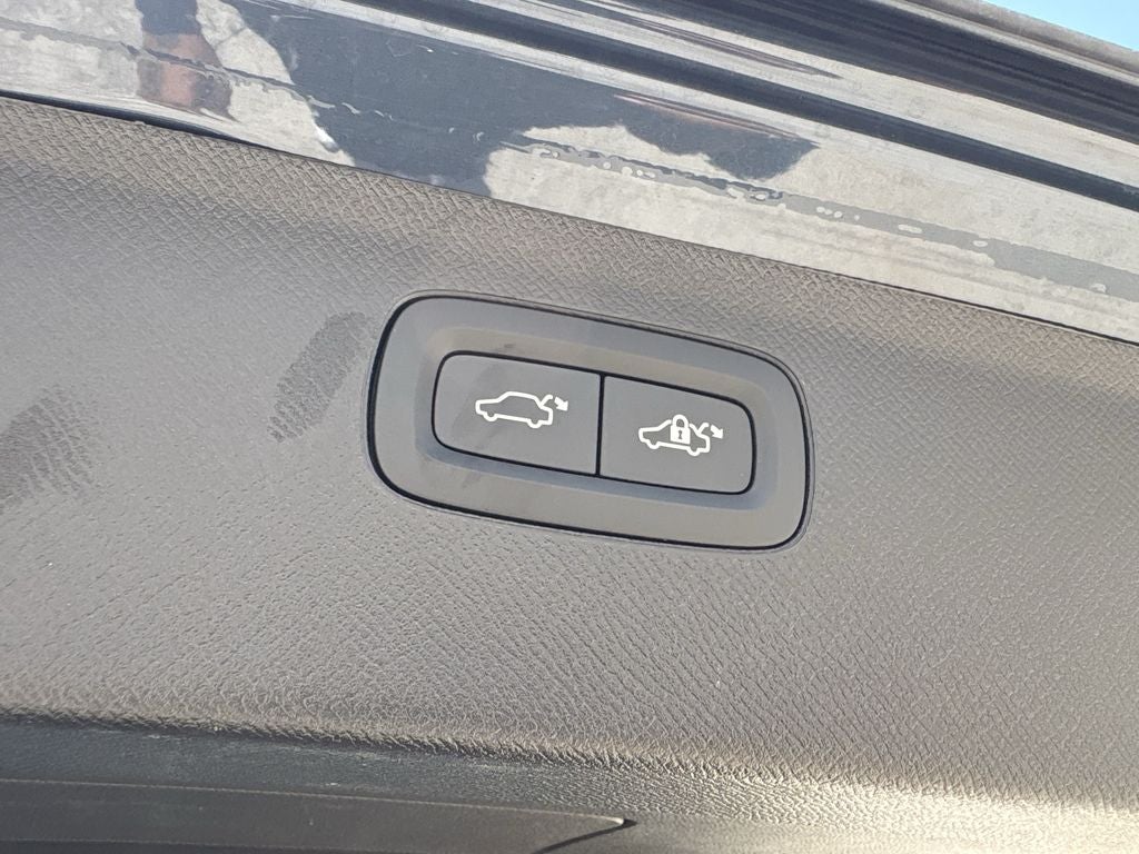2026 Volvo XC90 B5 Plus