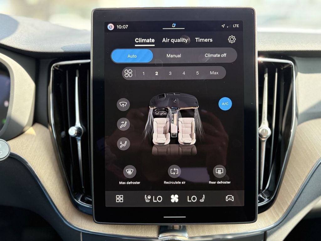 2026 Volvo XC60 B5 Plus