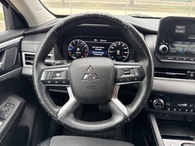 2022 Mitsubishi Outlander SE