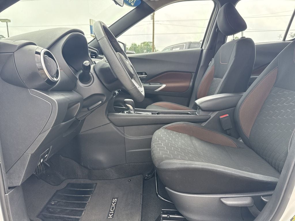 2023 Nissan Kicks SR