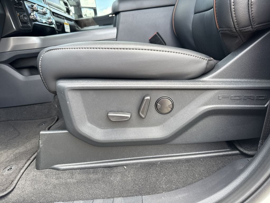 2026 Ford F-350SD Lariat DRW