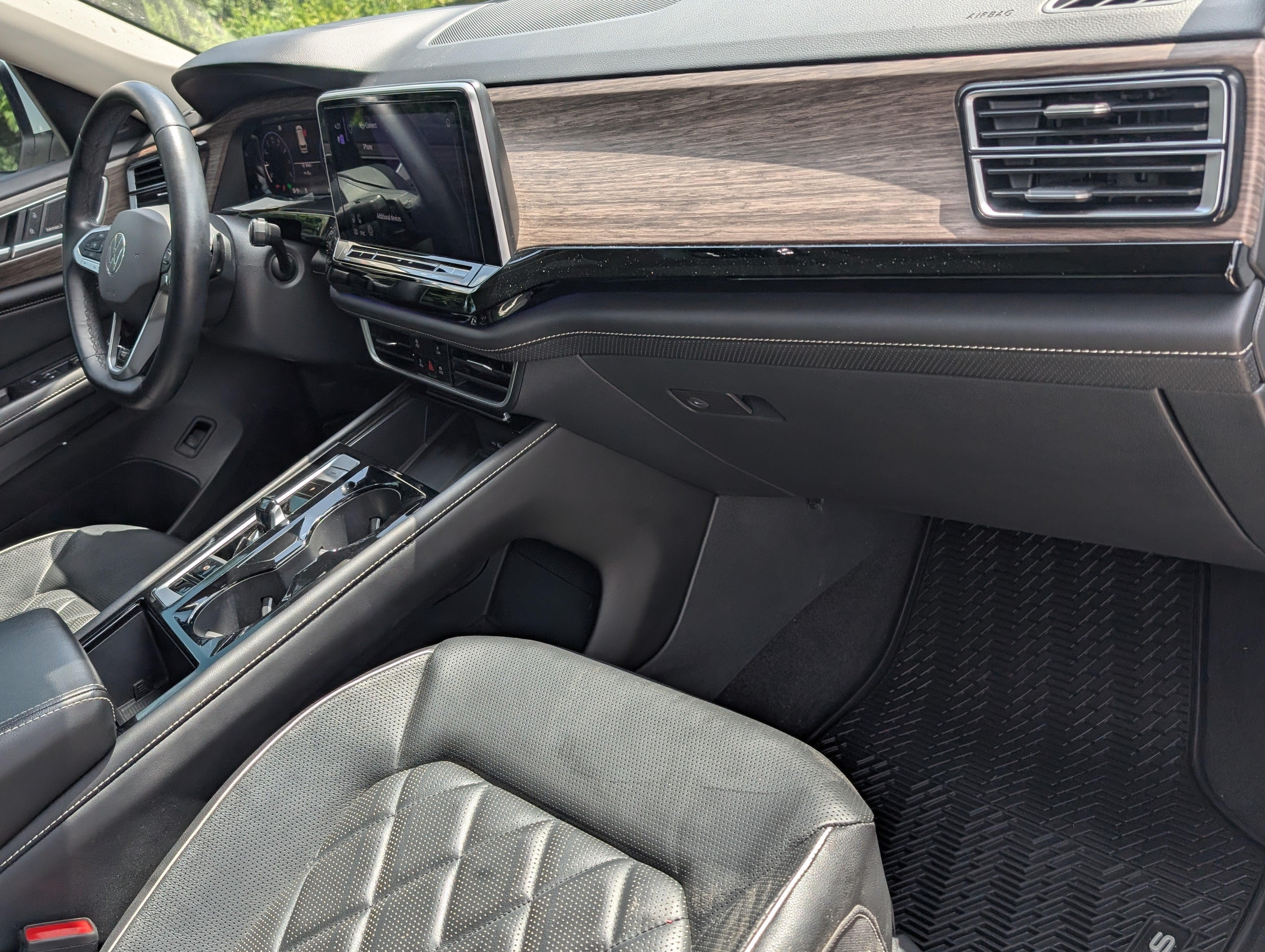 2024 Volkswagen Atlas 2.0T SEL Premium R-Line